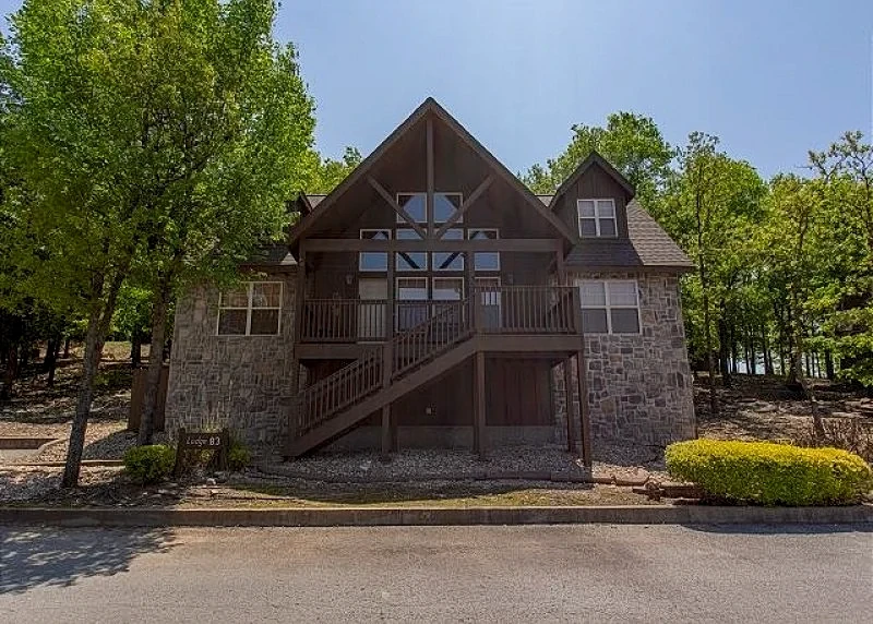 L083, 4Br, 4Ba Fox Hollow Cabin, Quiet, Clean and Peaceful Location