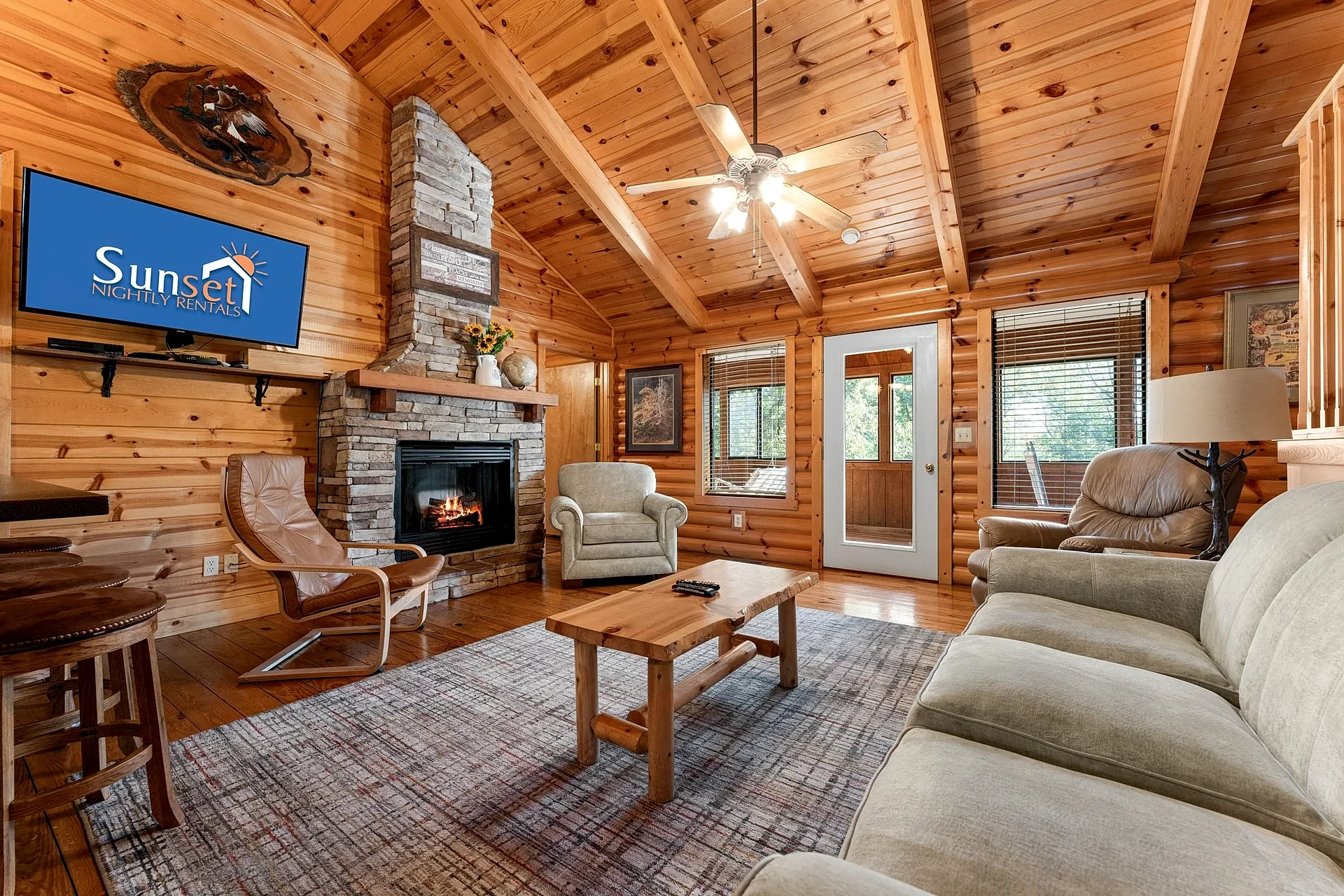 Warm & Inviting Branson Cabin w/ Outdoor Swimming Pool