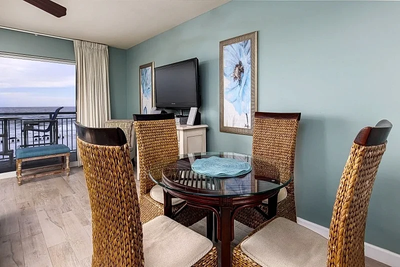 Pelican Isle 309: Beautiful 4th floor, FREE BEACH SERVICE,KEYLESS ENTRY in Fort Walton Beach, Florida, United States — photo 3