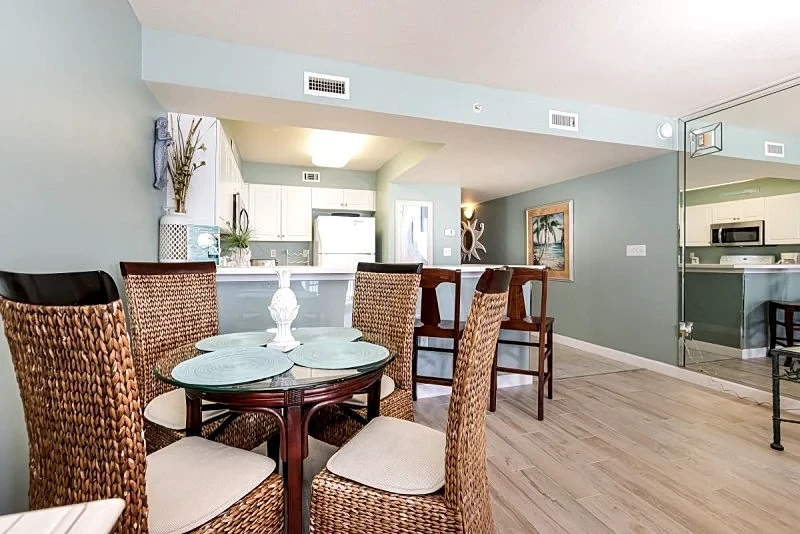Pelican Isle 309: Beautiful 4th floor, FREE BEACH SERVICE,KEYLESS ENTRY in Fort Walton Beach, Florida, United States — photo 4