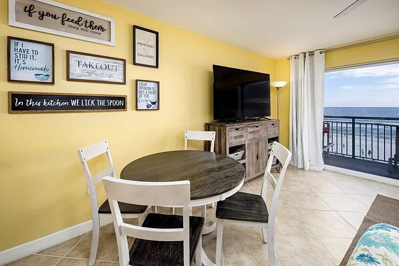 Pelican Isle 406: Take A Look! Perfect Beach Retreat with Free Beach Service! in Fort Walton Beach, Florida, United States — photo 2