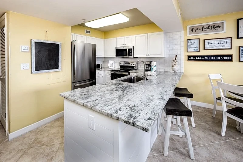 Pelican Isle 406: Take A Look! Perfect Beach Retreat with Free Beach Service! in Fort Walton Beach, Florida, United States — photo 5
