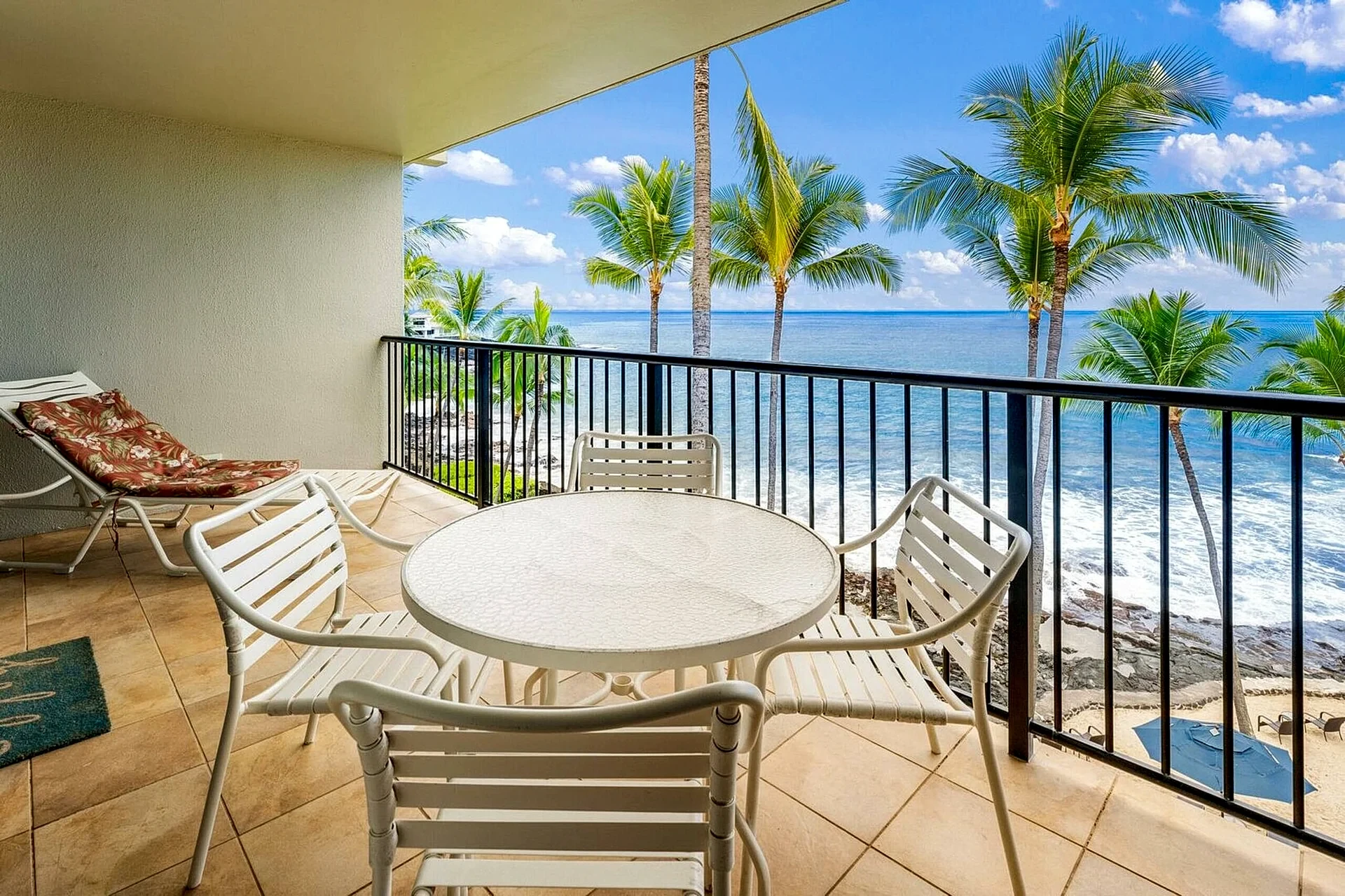 Kona By The Sea 408 - Oceanfront 2BR Condo & Views in Kailua-Kona, Hawaii, United States — photo 5