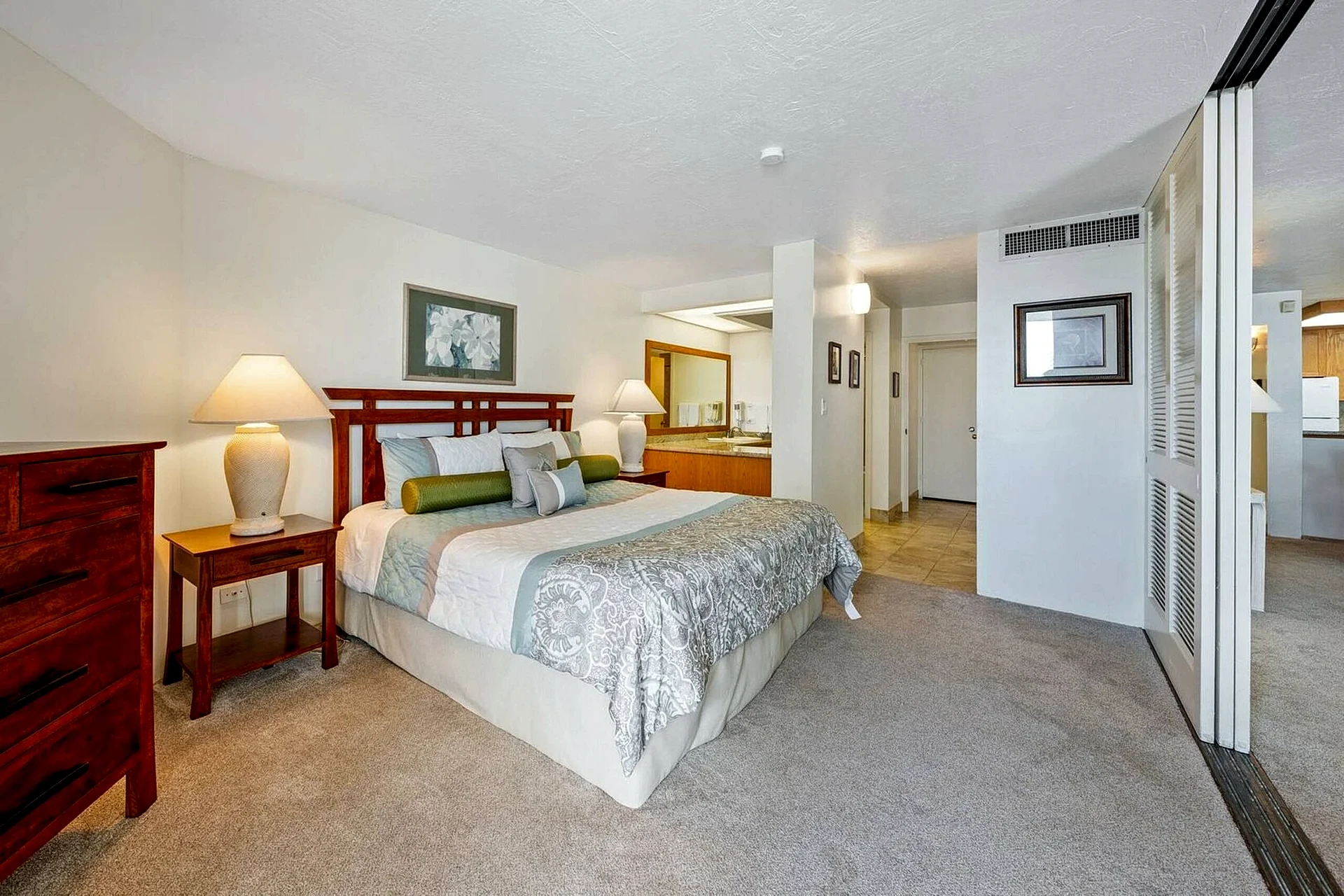 Kona By The Sea 408 - Oceanfront 2BR Condo & Views in Kailua-Kona, Hawaii, United States — photo 3