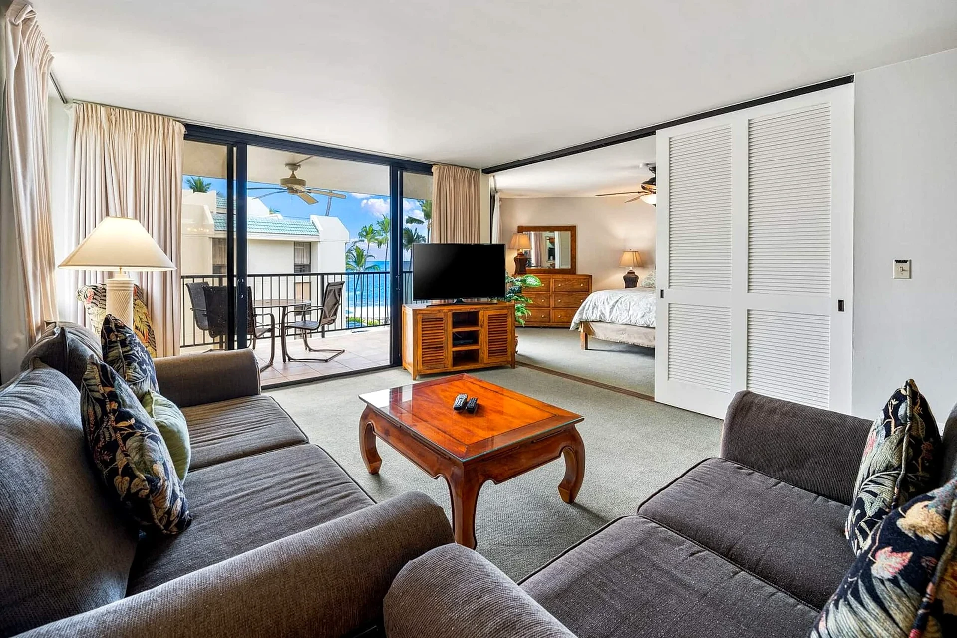 Kona By The Sea 315 - Oceanfront Condo & Pool Views in Kailua-Kona, Hawaii, United States — photo 1