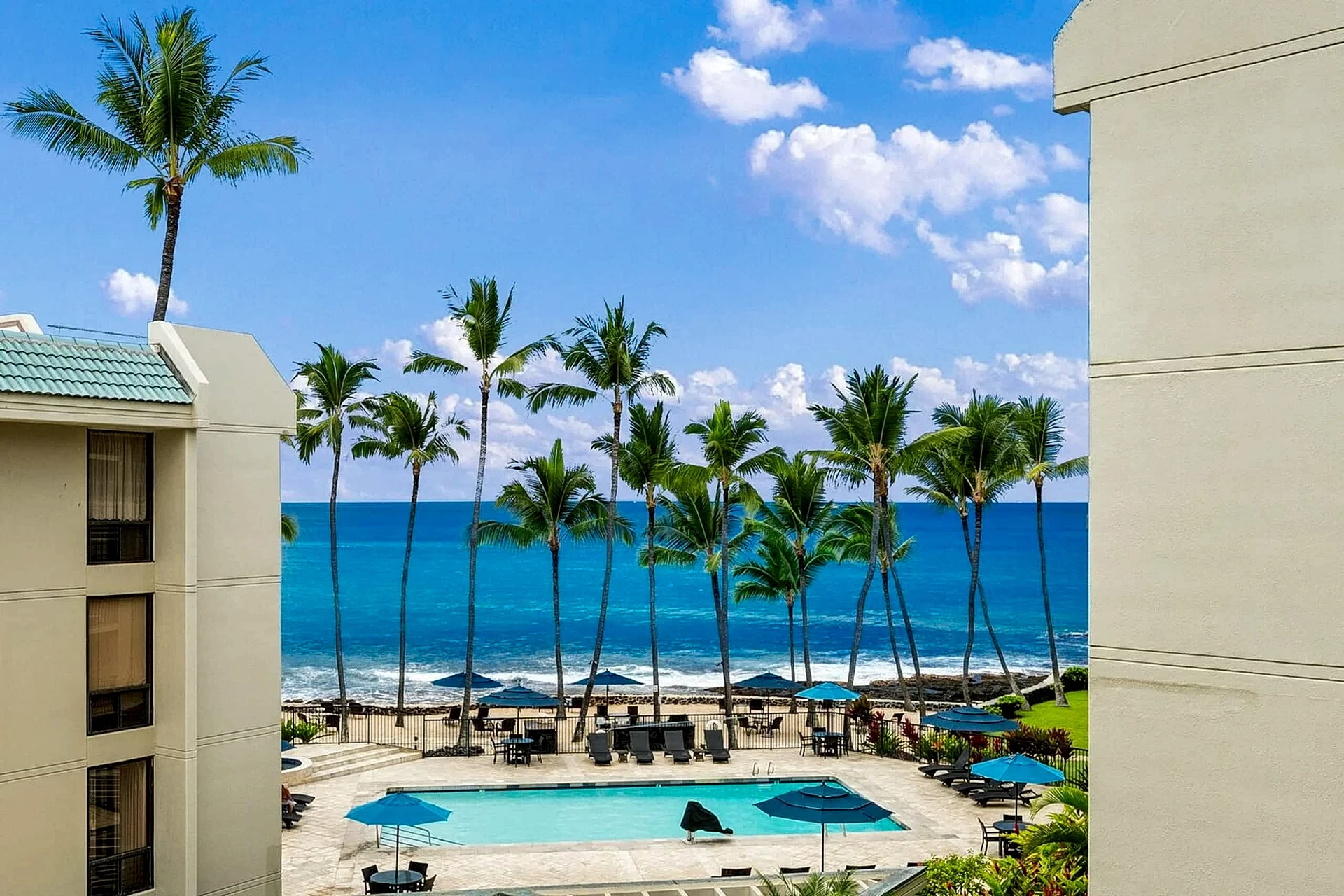Kona By The Sea 315 - Oceanfront Condo & Pool Views in Kailua-Kona, Hawaii, United States — photo 5