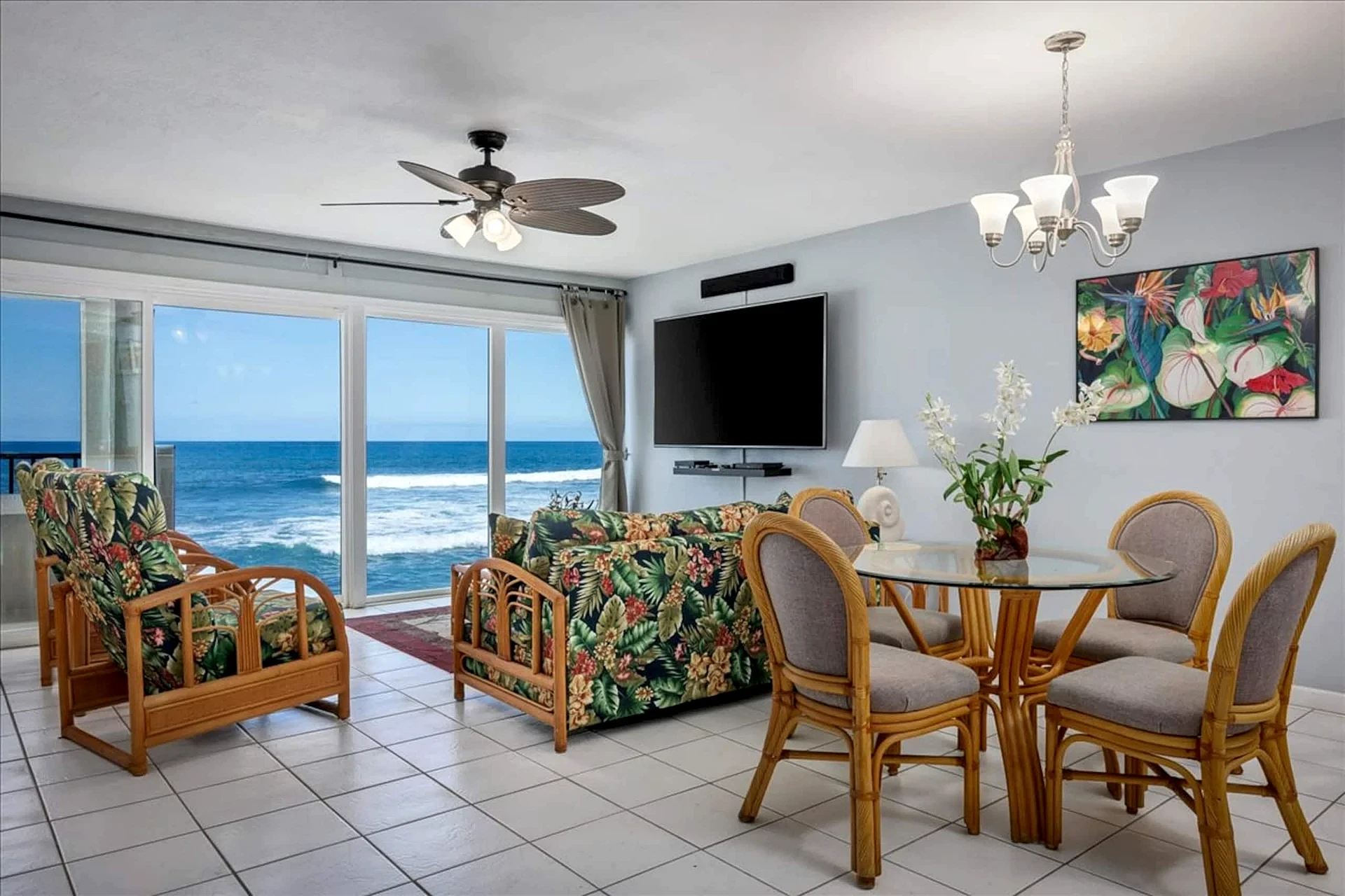 Banyan Tree 203 - Kona Surfing & Oceanfront Sunsets in Kailua-Kona, Hawaii, United States — photo 3