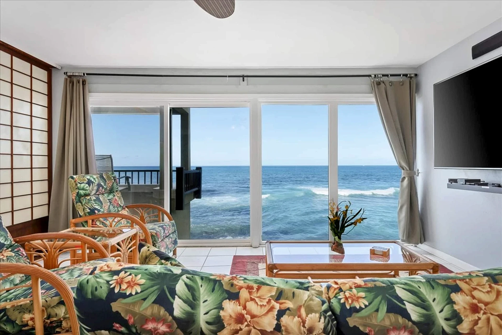 Banyan Tree 203 - Kona Surfing & Oceanfront Sunsets in Kailua-Kona, Hawaii, United States — photo 1