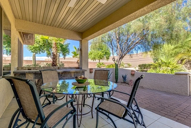 Sun City Grand, 45+ Comm. 3bd/2ba Separate Office.