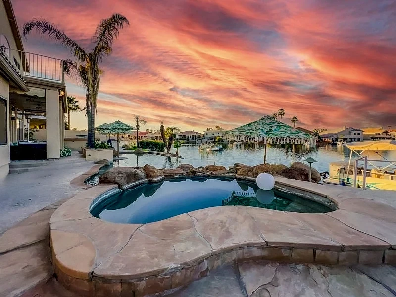 Waterfront, Pool, Spa, Sauna, Boat Sleeps 10. Views!