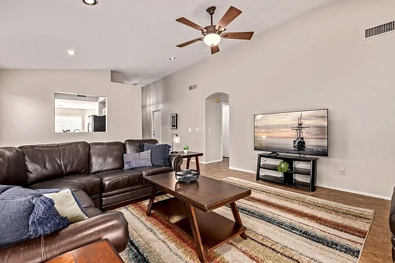 Peoria Perfect! Stadiums Within Minutes! Sleeps 6. Pet Friendly.