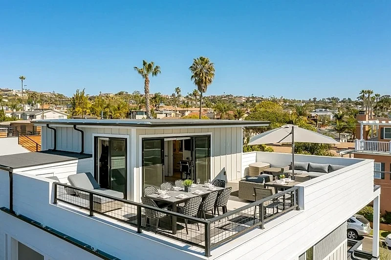 Ocean Views: Large Rooftop Deck | 2 Blocks to Beach | Walk to beach | Jacuzzi