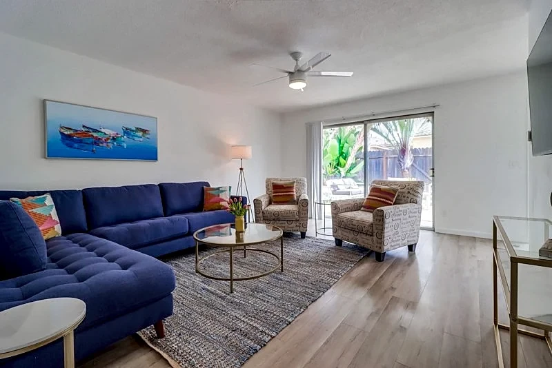 Sandcastle: 2 Bedroom, 1 Bath Cottage with secluded backyard and walking distance to beach