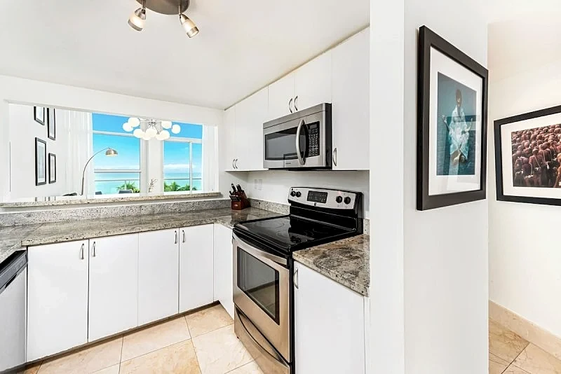 Oceanfront Loft Condo with Pool & Direct Beach Access in Miami Beach, Florida, United States — photo 5