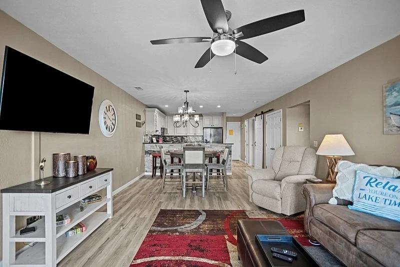 Bridgepointe Condo 432 - Beautifully Updated Waterfront Condo! in Osage Beach, Missouri, United States — photo 4
