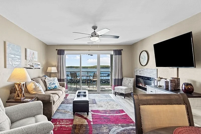 Bridgepointe Condo 432 - Beautifully Updated Waterfront Condo! in Osage Beach, Missouri, United States — photo 3
