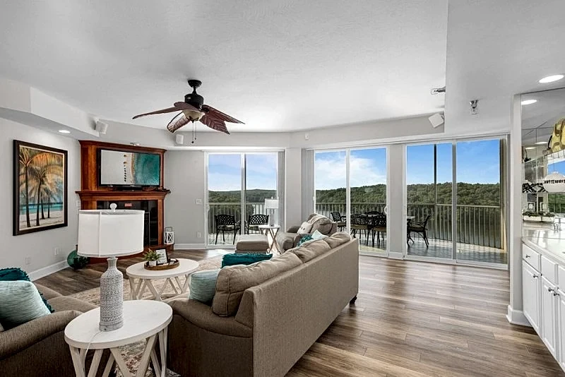 Towers 9106 Luxury Condominium at the Exclusive Towers at Parkview Bay!