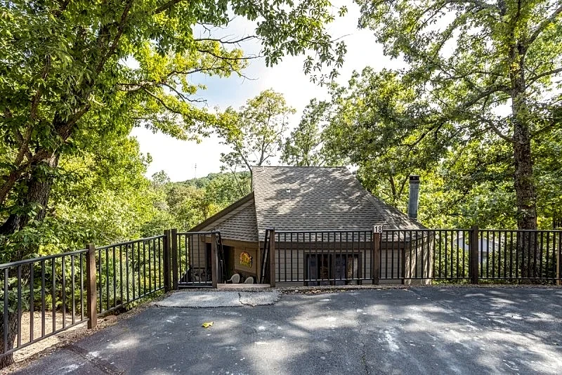 Holiday Shores 18 - Private Villa with Resort Amenities! in Osage Beach, Missouri, United States — photo 2