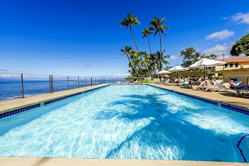 Paradise in Puamana just steps to the Pacific Ocean 4 king beds