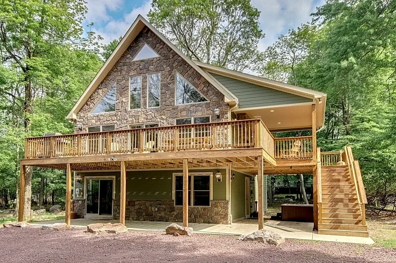 Gobblers Knoll" Lake/ Beach Access, Fire Pit, Hot Tub, Gas Fireplace, Pool Table, Arcade Game