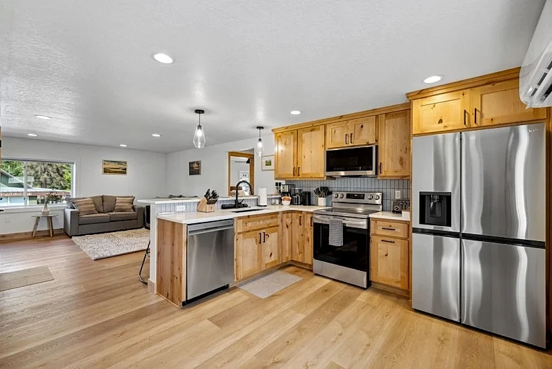 New! Brand new Downtown Loft 203 - Lake views, half block from lake, restaurants, and shopping