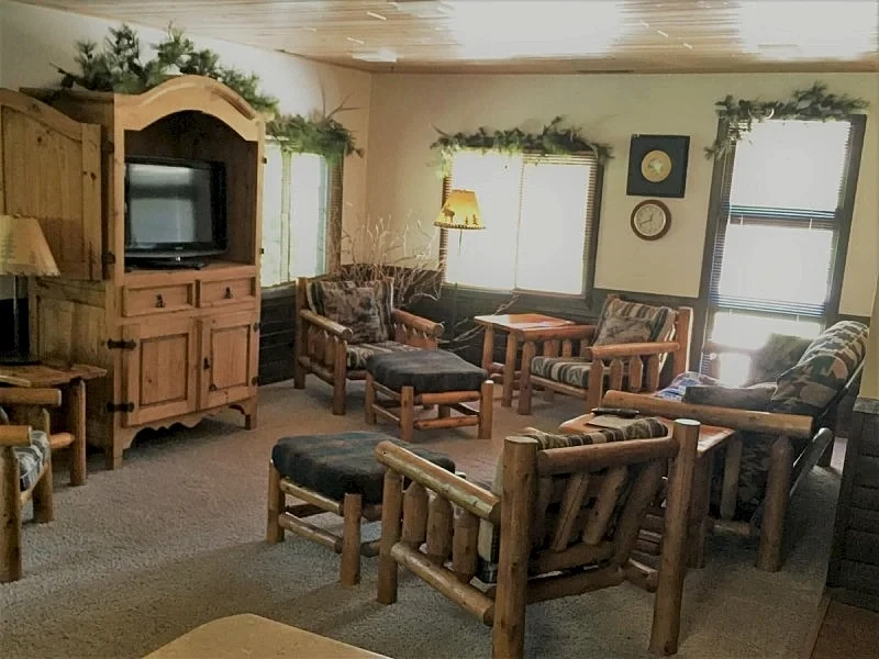 Deer Glen Lodge Thirty Minutes from Mt Rushmore - In Rapid City On Canyon Lake Thirty Minutes from Mt Rushmore in Rapid City, South Dakota, United States — photo 3