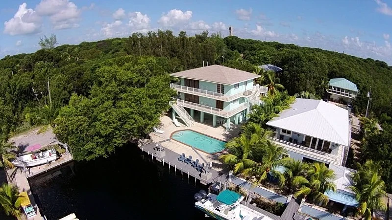 Spectacular Waterfront Ocean side 4/4 3 story home with Pool & 60 Ft Dock in Key Largo, Florida, United States — photo 2