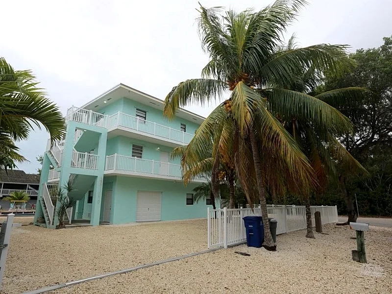 Spectacular Waterfront Ocean side 4/4 3 story home with Pool & 60 Ft Dock in Key Largo, Florida, United States — photo 5