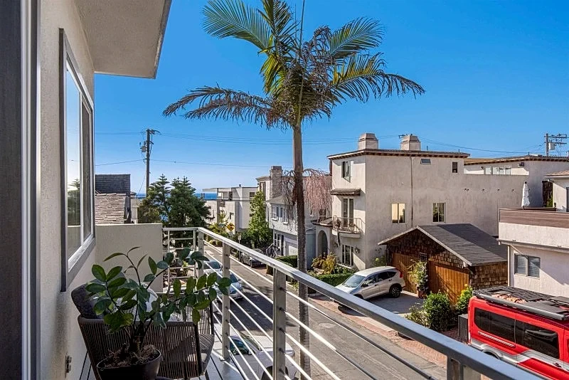 Charming Remodeled 3-Bed, 3-Bath Downtown Manhattan Beach Home with Parking