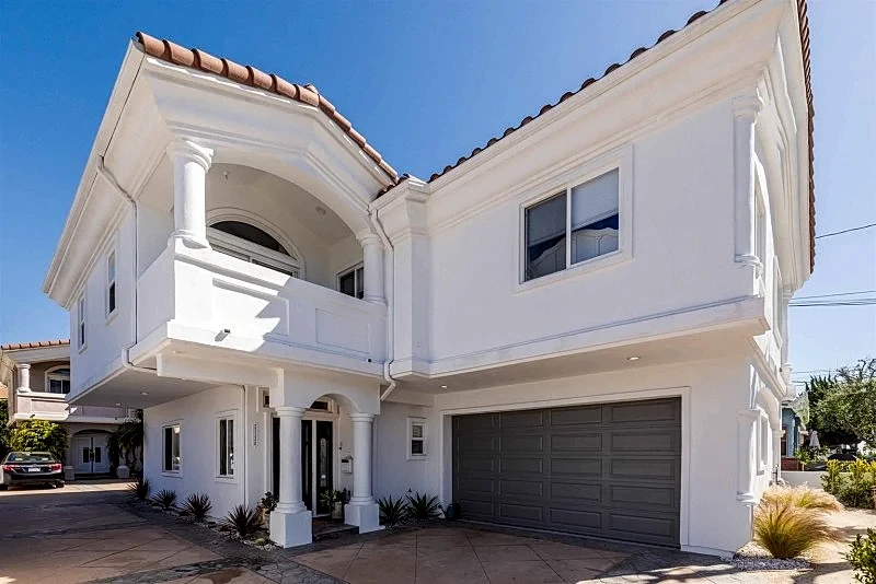 Designer Townhome Retreat in the Heart of Redondo Beach, Fully Furnished and Elegant