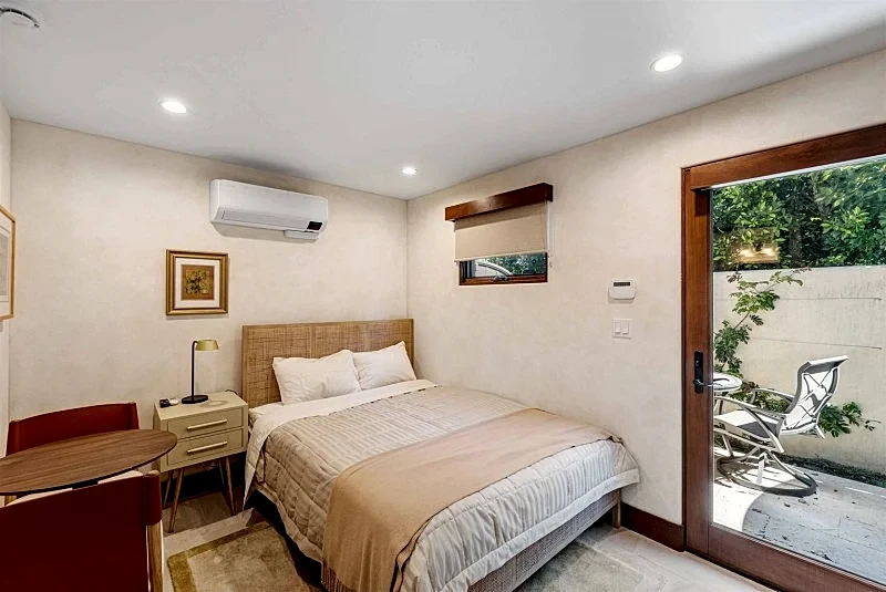 Charming Beachside Studio with Private Patio & Parking, Just 2 Blocks to the Shore!