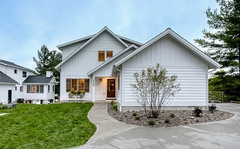 Traverse City Lakemore Resort, New Luxury Lakefront Home on Arbutus Lake in Traverse City, Michigan, United States — photo 1