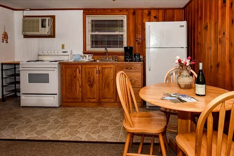 SNUG HARBOR waterfront cottage with a grand view! in Chincoteague, Virginia, United States — photo 5
