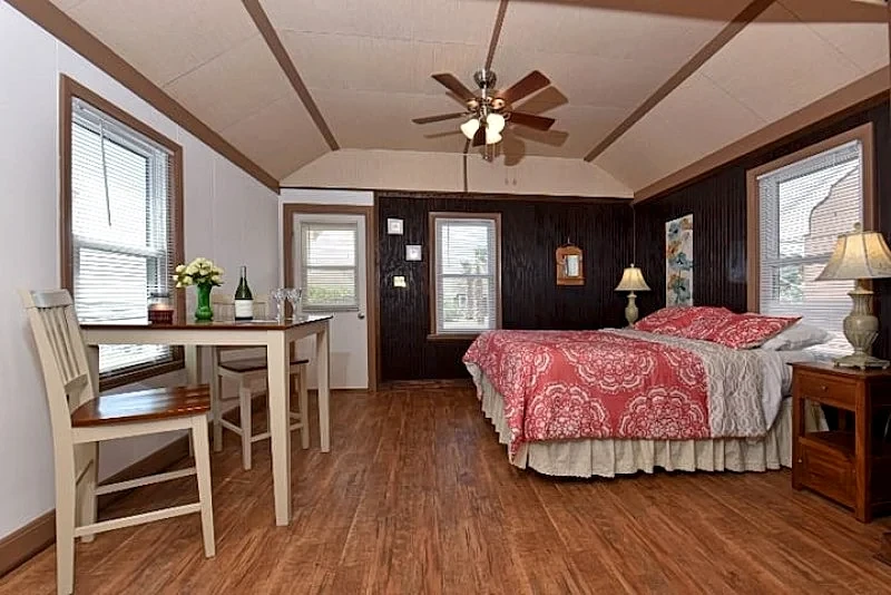 SNUG HARBOR waterfront cottage with a grand view! in Chincoteague, Virginia, United States — photo 4