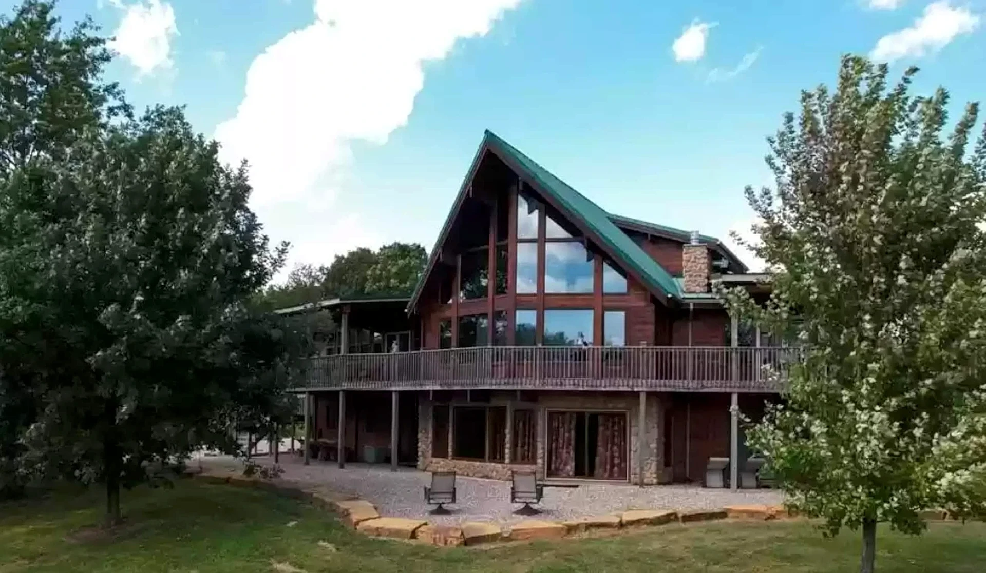 Luxury Lodge on 125 acres on Hocking Hills Farm