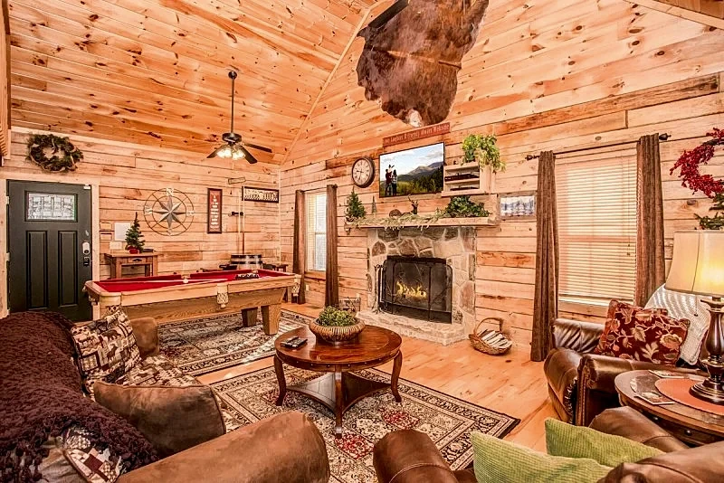 Serendipity: Private, Wood Fireplace, Hot Tub, Fire Pit, Grill in Sevierville, Tennessee, United States — photo 4