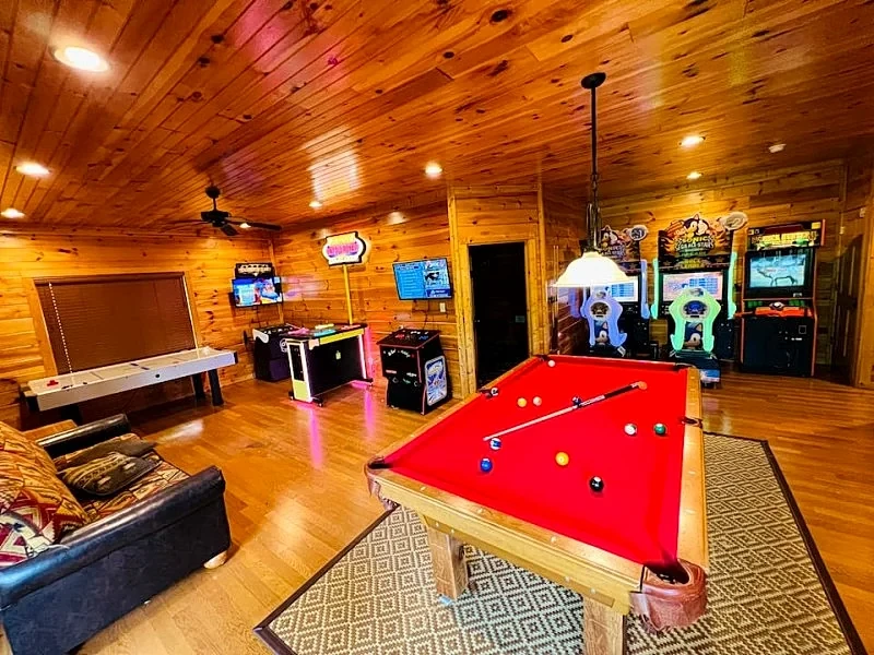 Spark Of Life Cabin: Modern Arcade updated Theater Hot Tub