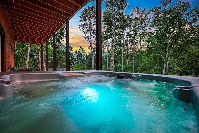 Silver Stag Lodge! Indoor pool, hot tub, bocce, theater & firepit