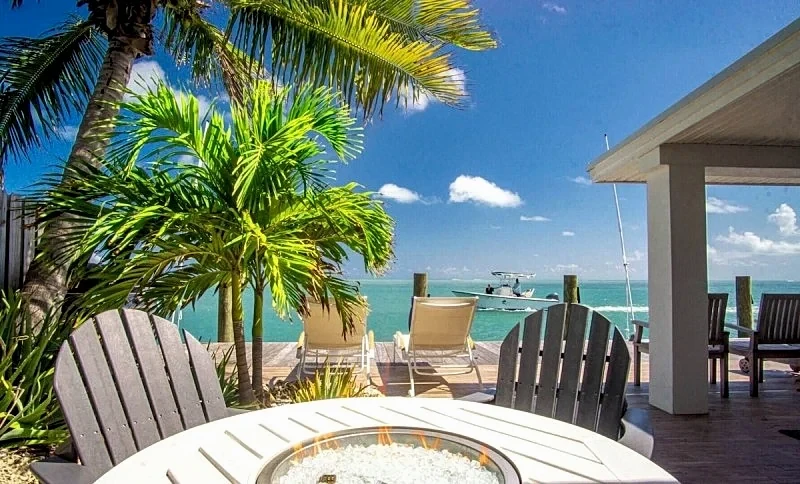 Dolfan Oceanfront Cottage w/ Dockage, Jacuzzi & Kayaks in Marathon, Florida, United States — photo 1