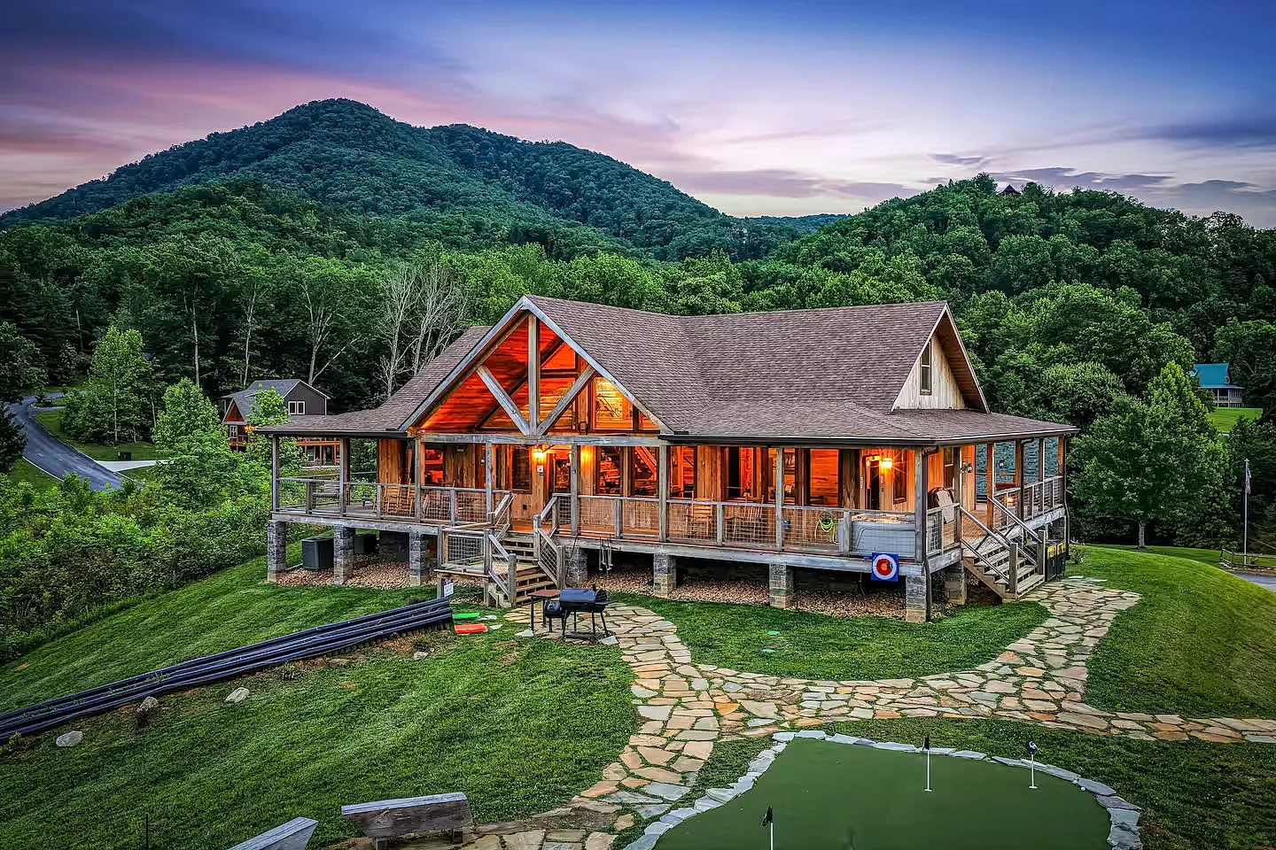 Just Like Paradise – Wears Valley Cabin with Hot Tub