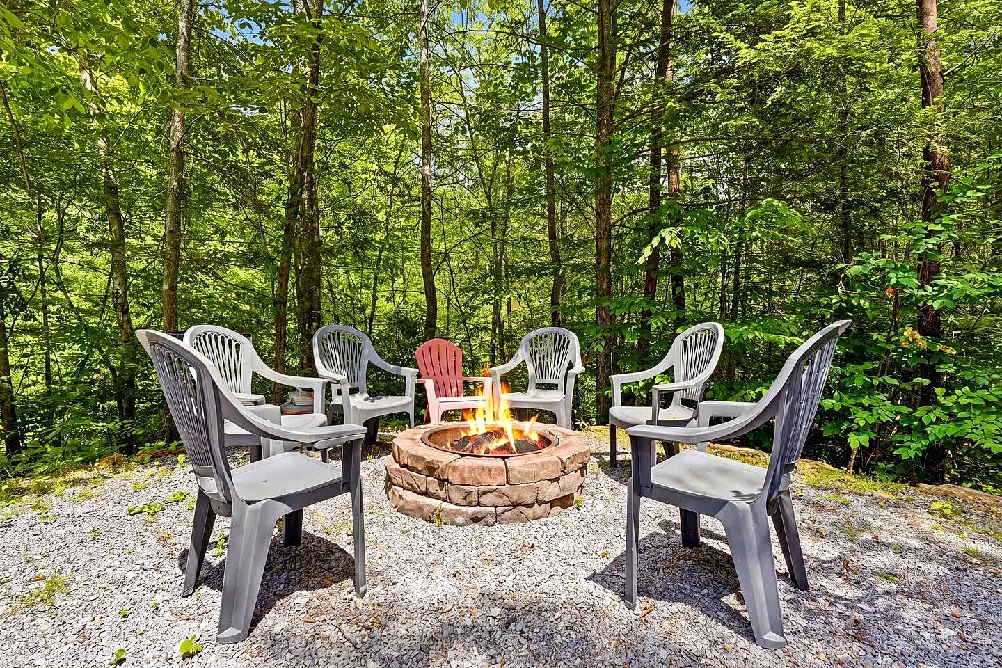 Maywood Cove – Smoky Mountain Cabin with Hot Tub & Pool Table in Sevierville, Tennessee, United States — photo 4