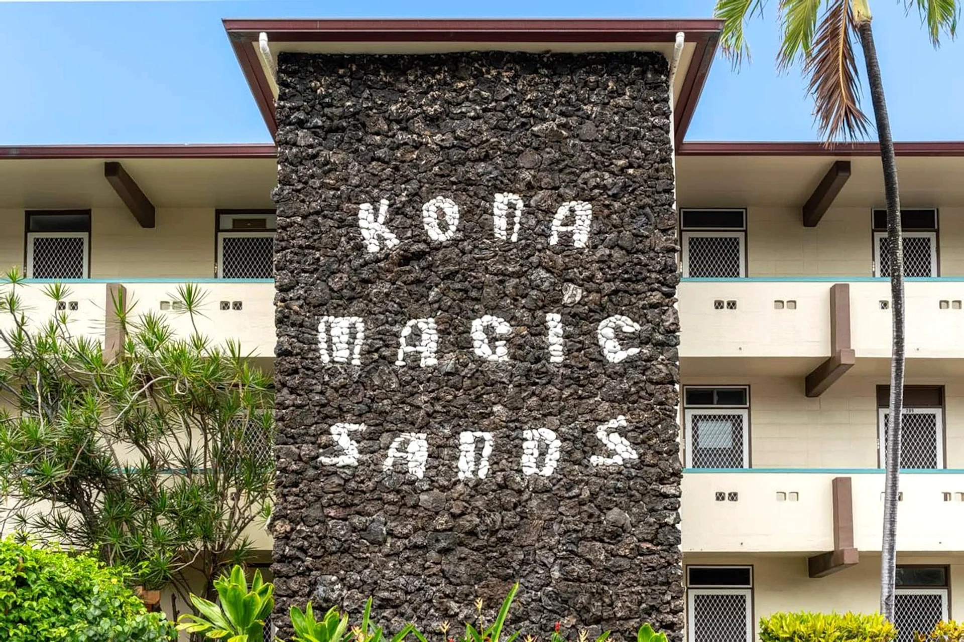 Kona Magic Sands 211 - Sitting on top of the Kona in Kailua-Kona, Hawaii, United States — photo 3