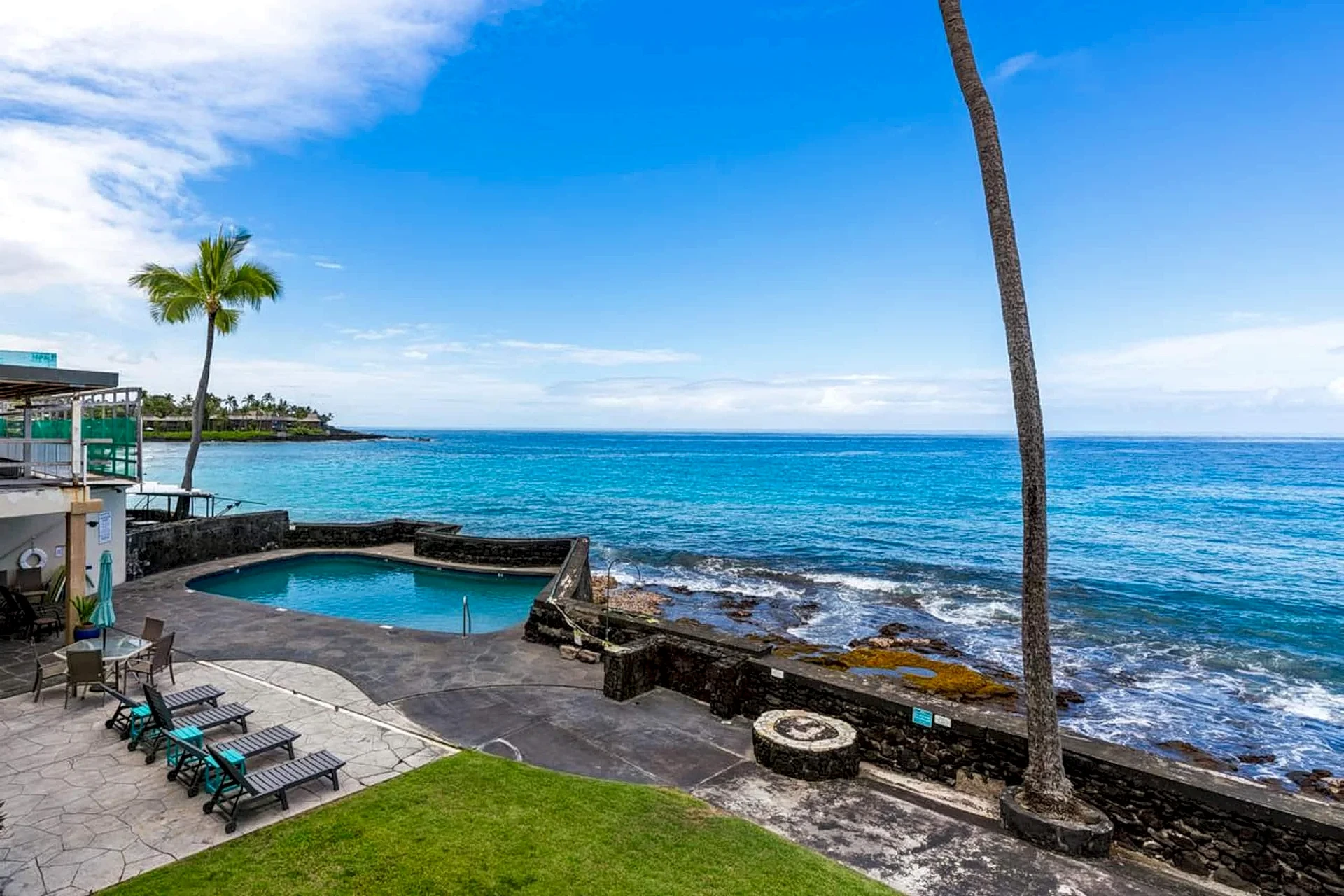 Kona Magic Sands 211 - Sitting on top of the Kona in Kailua-Kona, Hawaii, United States — photo 5