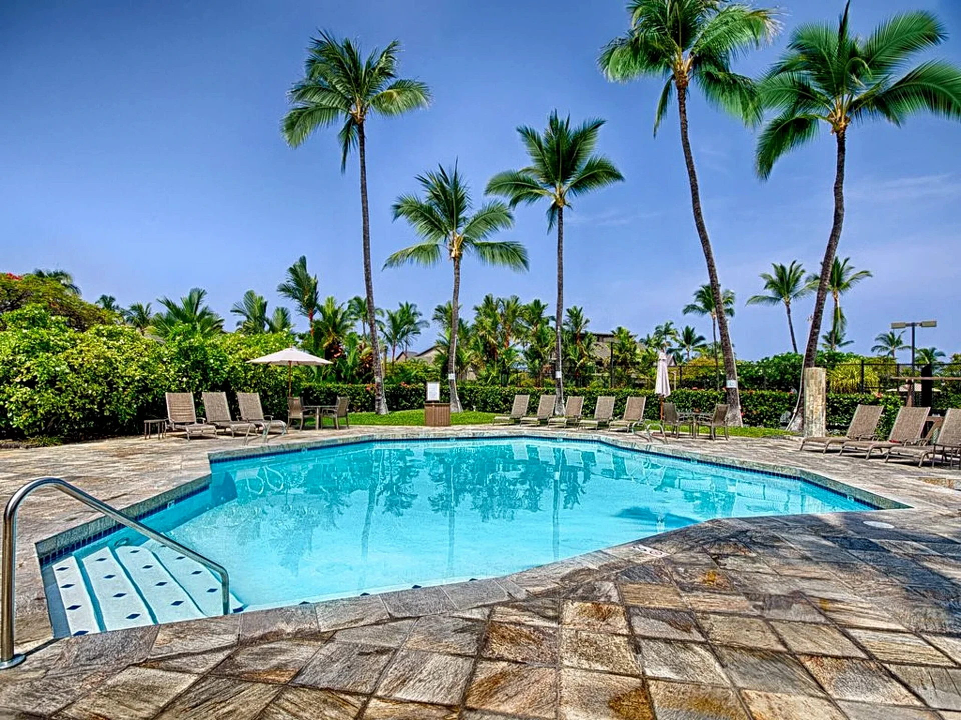 Kanaloa 2202 - Oceanfront 2BR Condo w/ Lanai, Pools & Views in Kailua-Kona, Hawaii, United States — photo 5