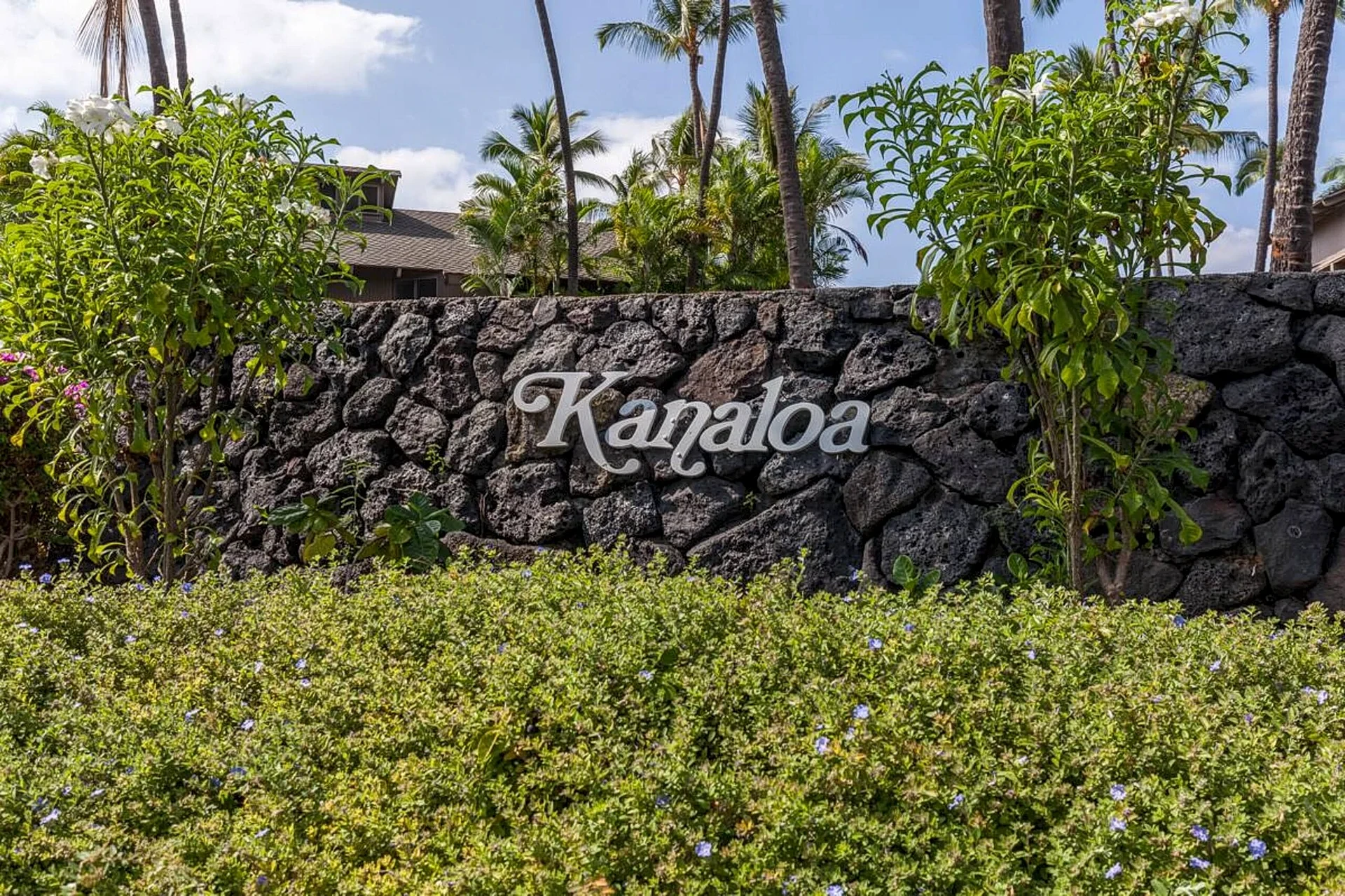 Kanaloa 2202 - Oceanfront 2BR Condo w/ Lanai, Pools & Views in Kailua-Kona, Hawaii, United States — photo 3