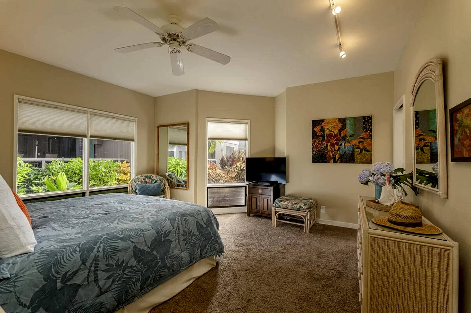 Kanaloa 2202 - Oceanfront 2BR Condo w/ Lanai, Pools & Views in Kailua-Kona, Hawaii, United States — photo 4