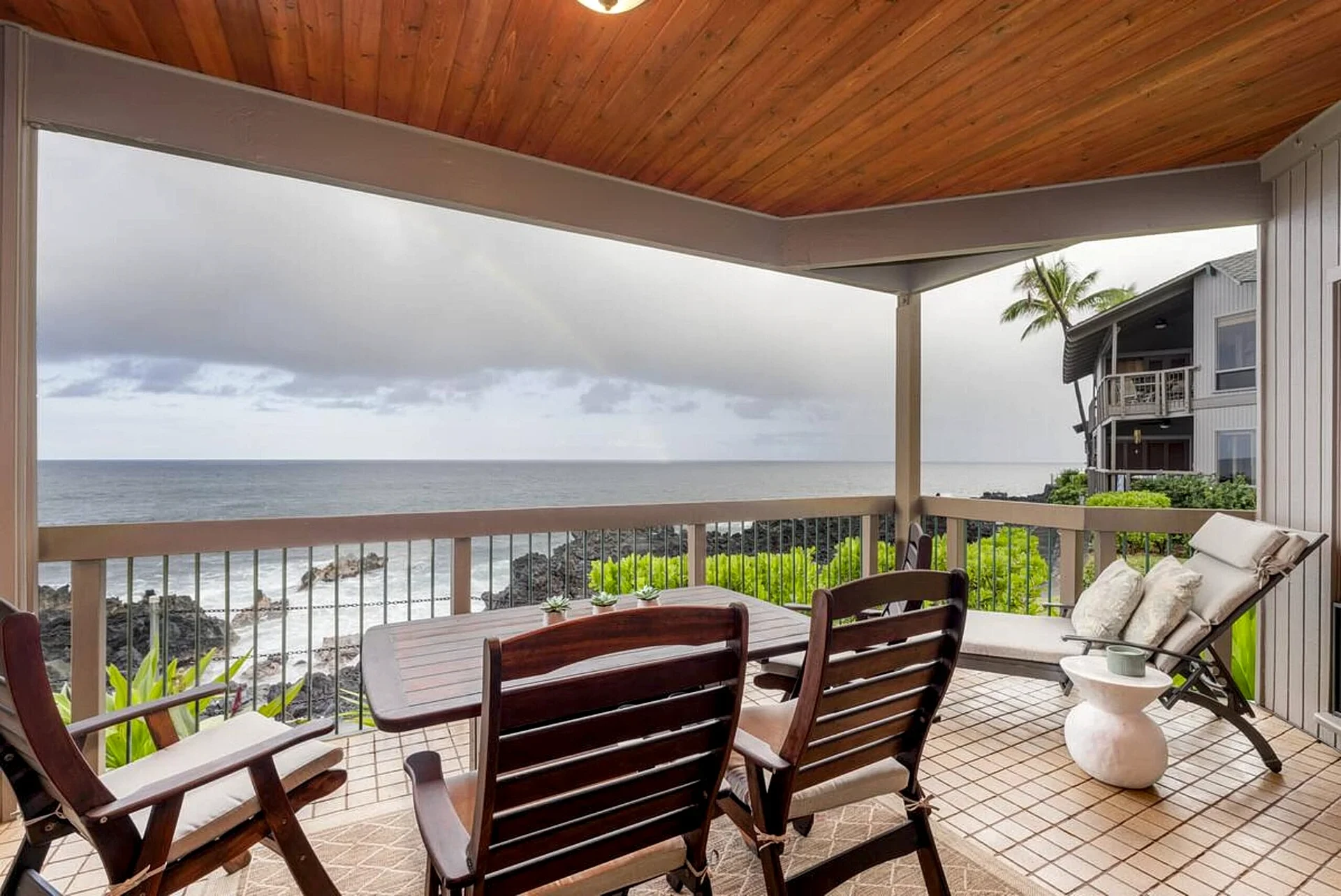 Kanaloa 2202 - Oceanfront 2BR Condo w/ Lanai, Pools & Views in Kailua-Kona, Hawaii, United States — photo 2