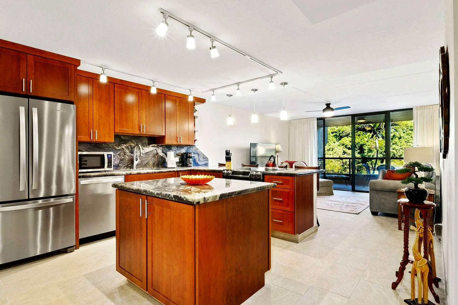 Kona Pacific B411 - Kona Condo, Walk to Town & Ironman in Kailua-Kona, Hawaii, United States — photo 4