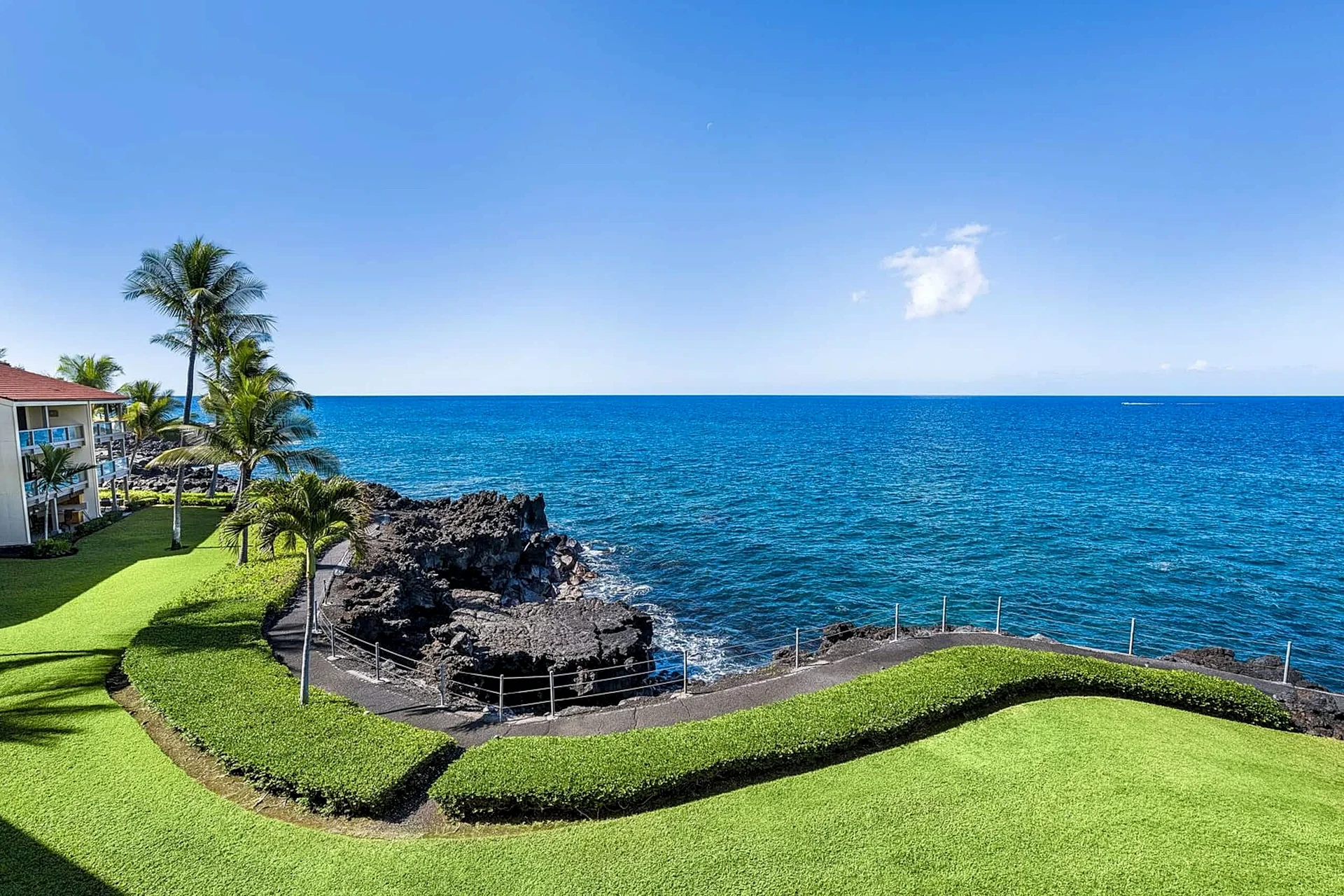 Surf & Racquet 3-301 - Oceanfront 3BR Penthouse in Kailua-Kona, Hawaii, United States — photo 5