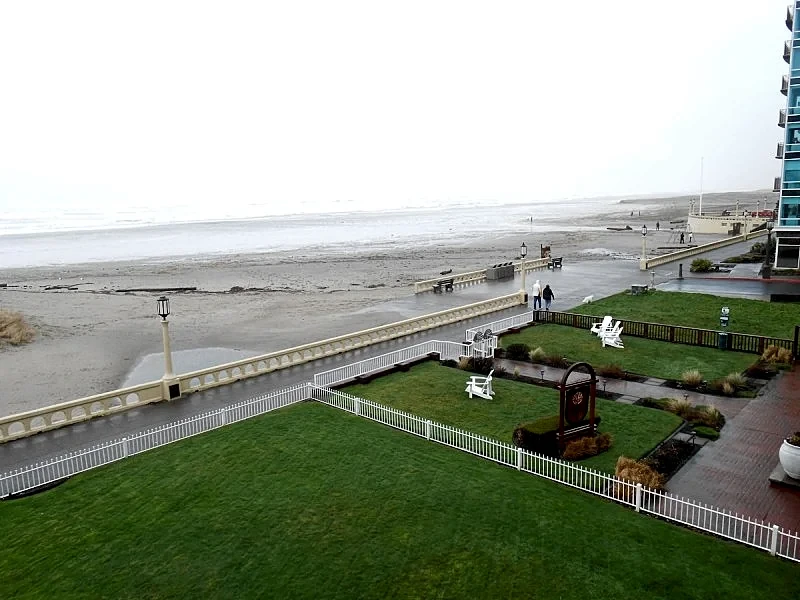 #304 - Promenade Condo's - Beautiful Oceanfront ~ Northwest facing corner unit in Seaside, Oregon, United States — photo 1